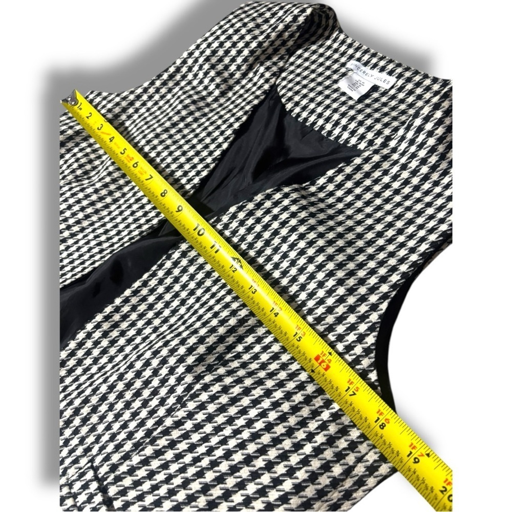 Sincerely Jules Black and Cream Houndstooth Open Patterned Vest - Picture 11 of 16